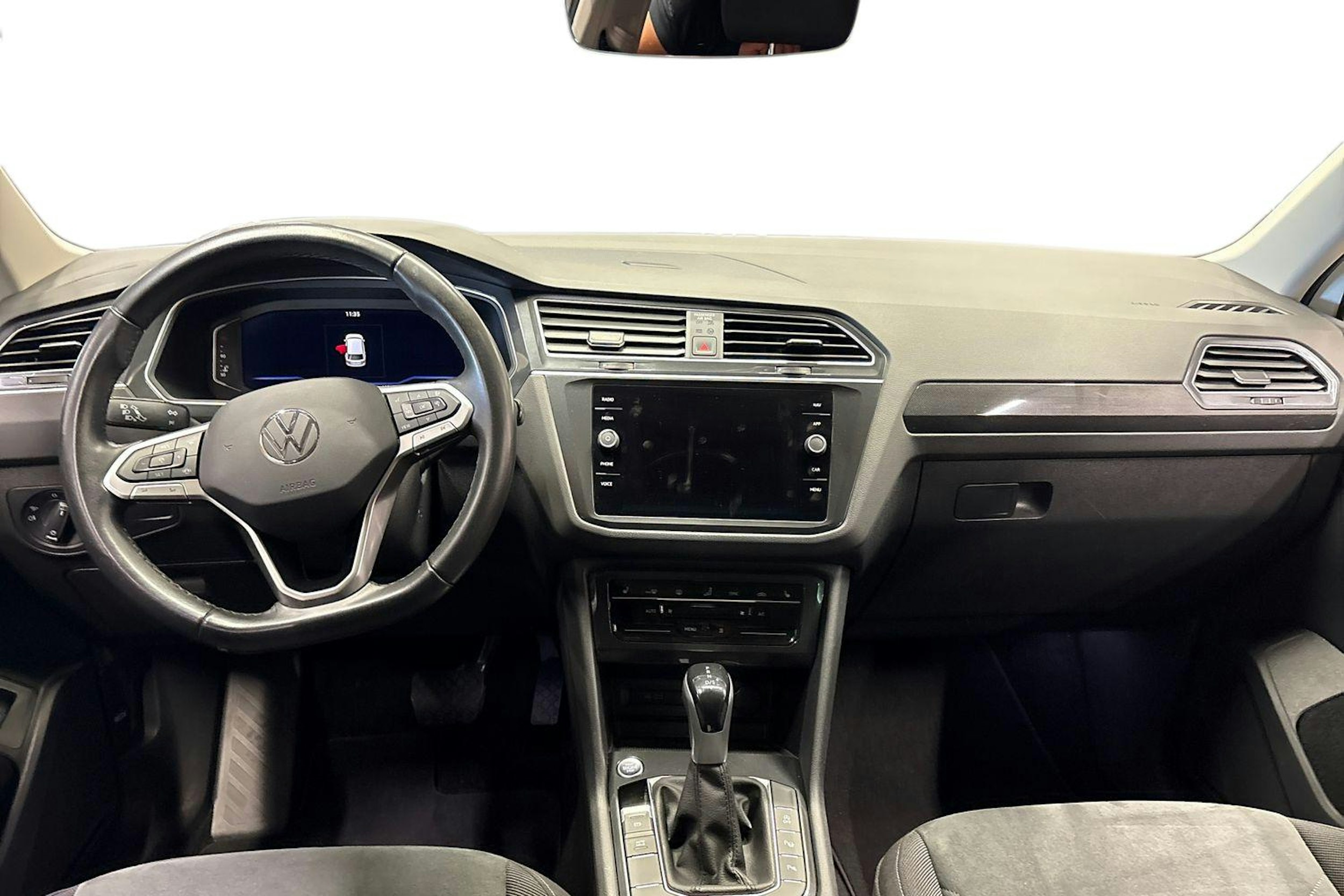valkoinen Volkswagen Tiguan 2022 kuva 9.