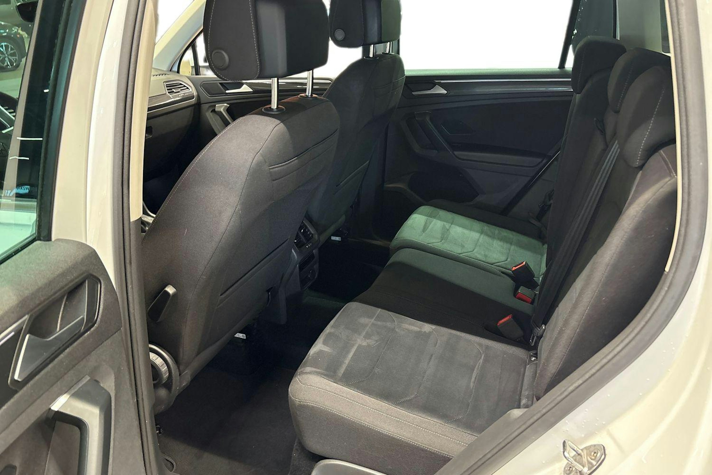 valkoinen Volkswagen Tiguan 2022 kuva 10.