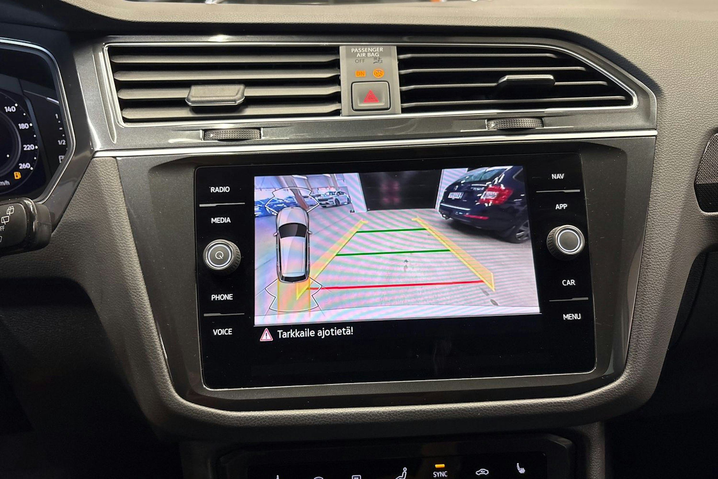 valkoinen Volkswagen Tiguan 2022 kuva 15.