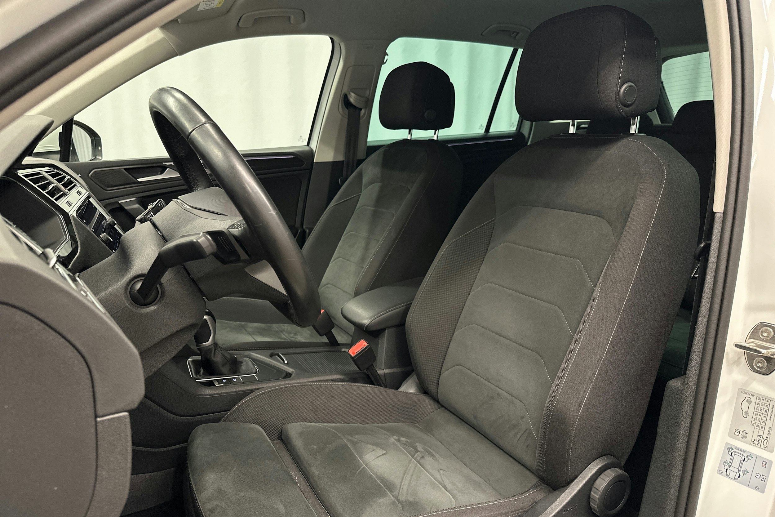 valkoinen Volkswagen Tiguan 2022 kuva 17.
