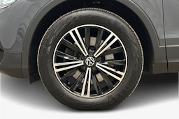 harmaa Volkswagen Tiguan 2023 kuva 11.
