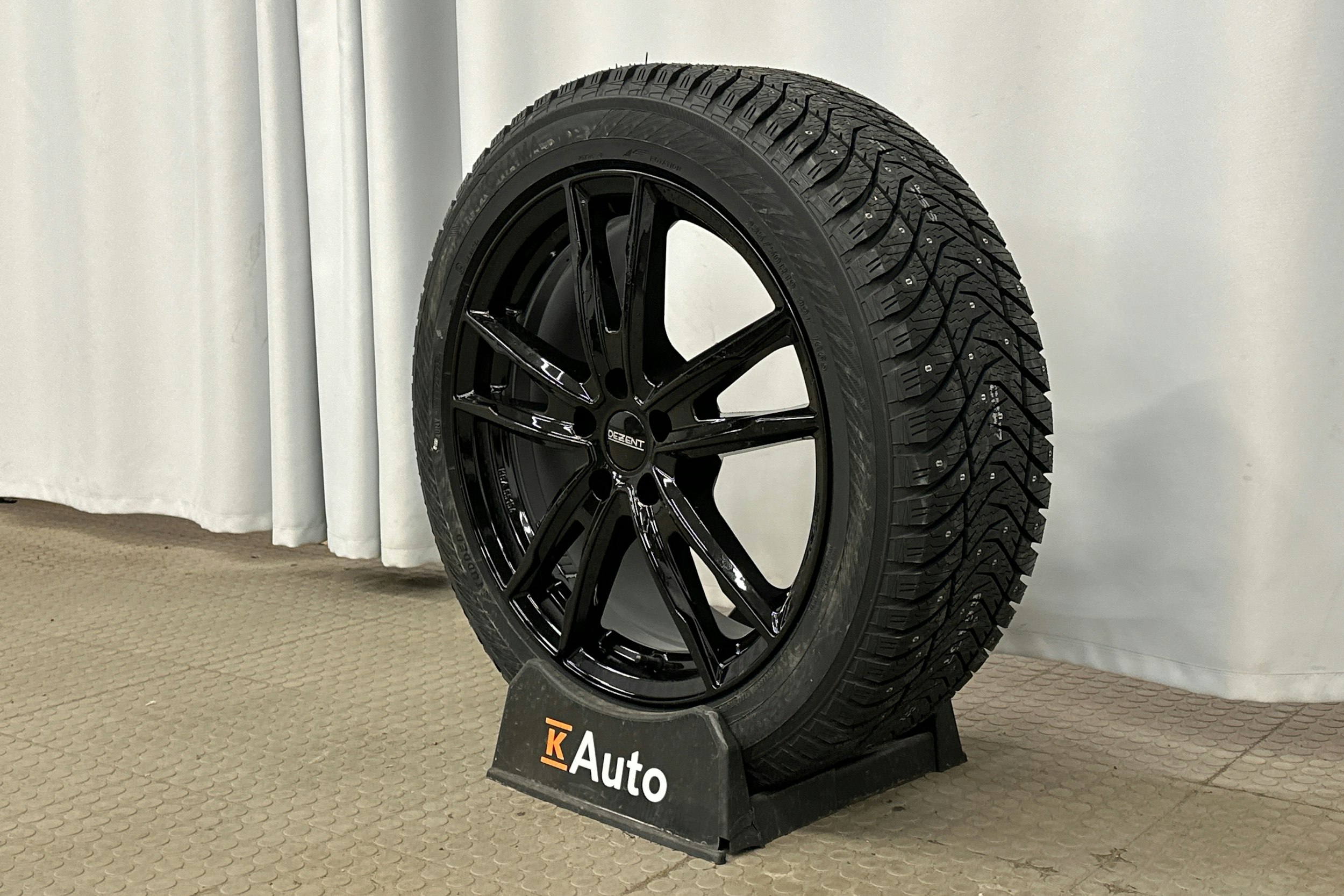 harmaa Volkswagen Tiguan 2023 kuva 13.