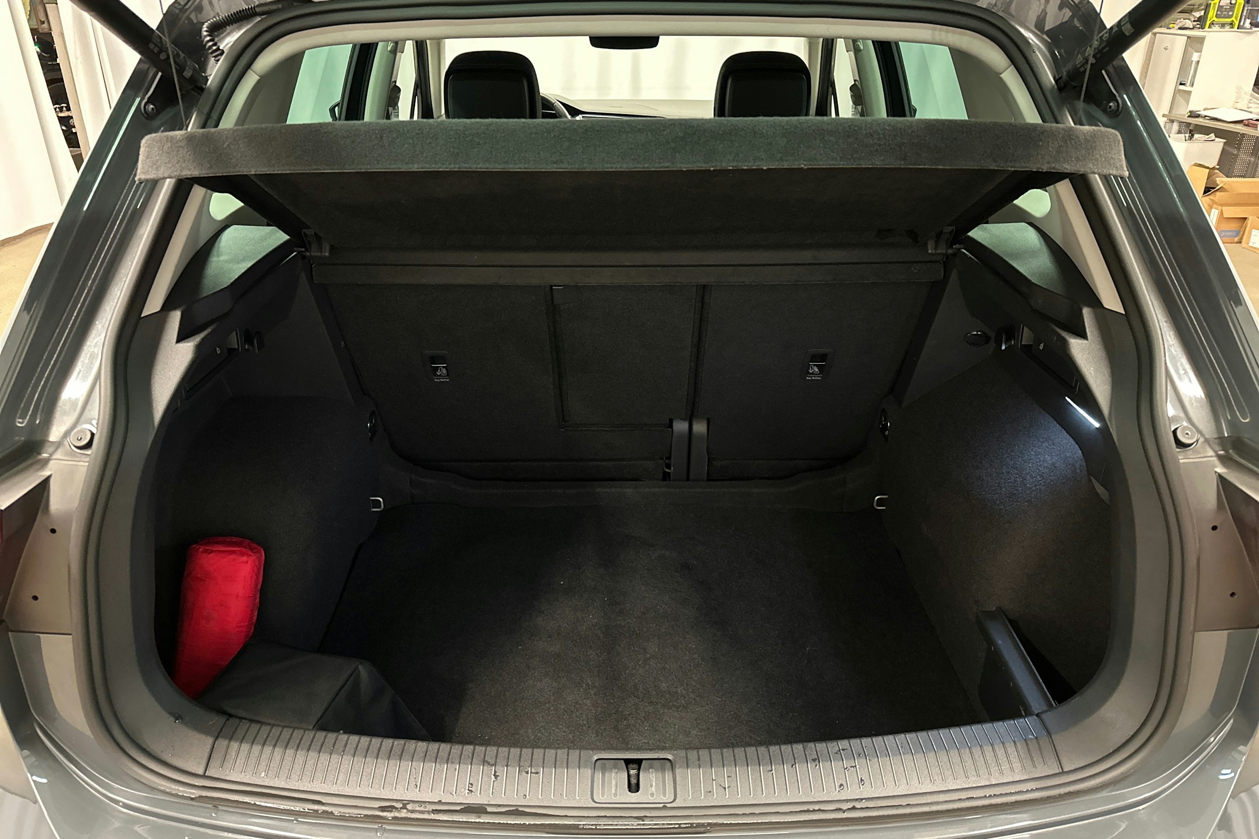 harmaa Volkswagen Tiguan 2023 kuva 14.