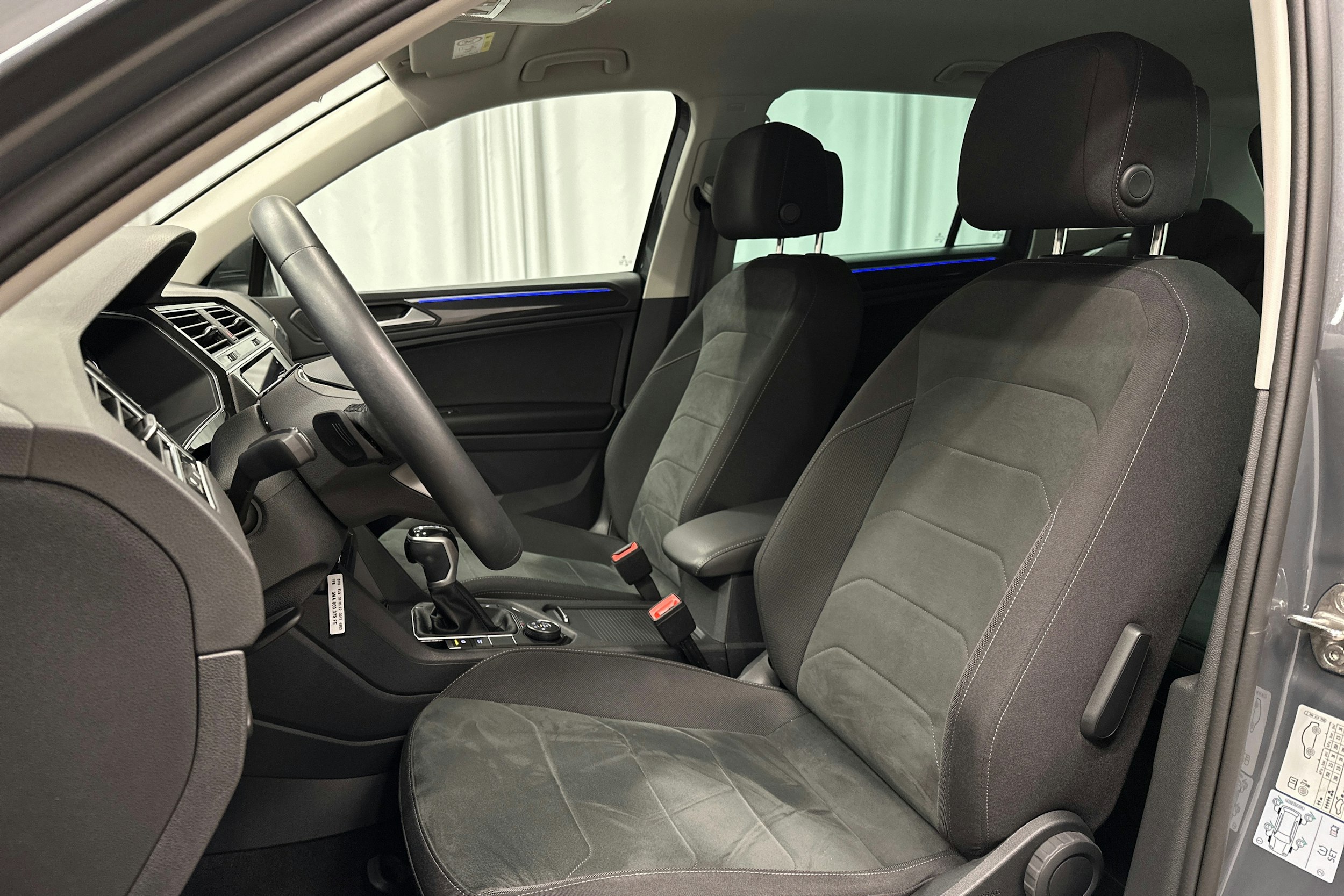 harmaa Volkswagen Tiguan 2023 kuva 17.