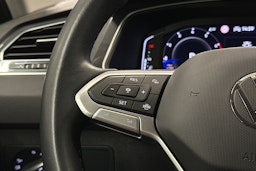 harmaa Volkswagen Tiguan 2023 kuva 19.