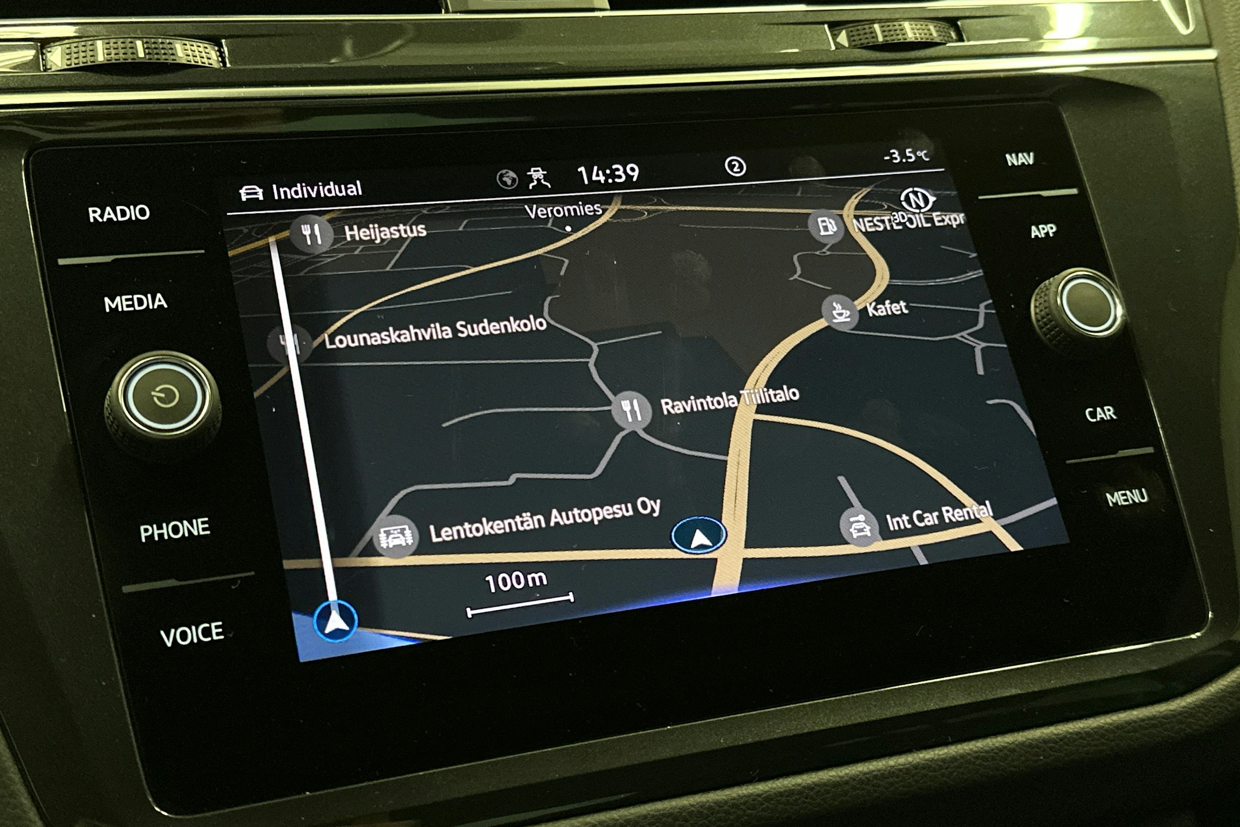 harmaa Volkswagen Tiguan 2023 kuva 22.