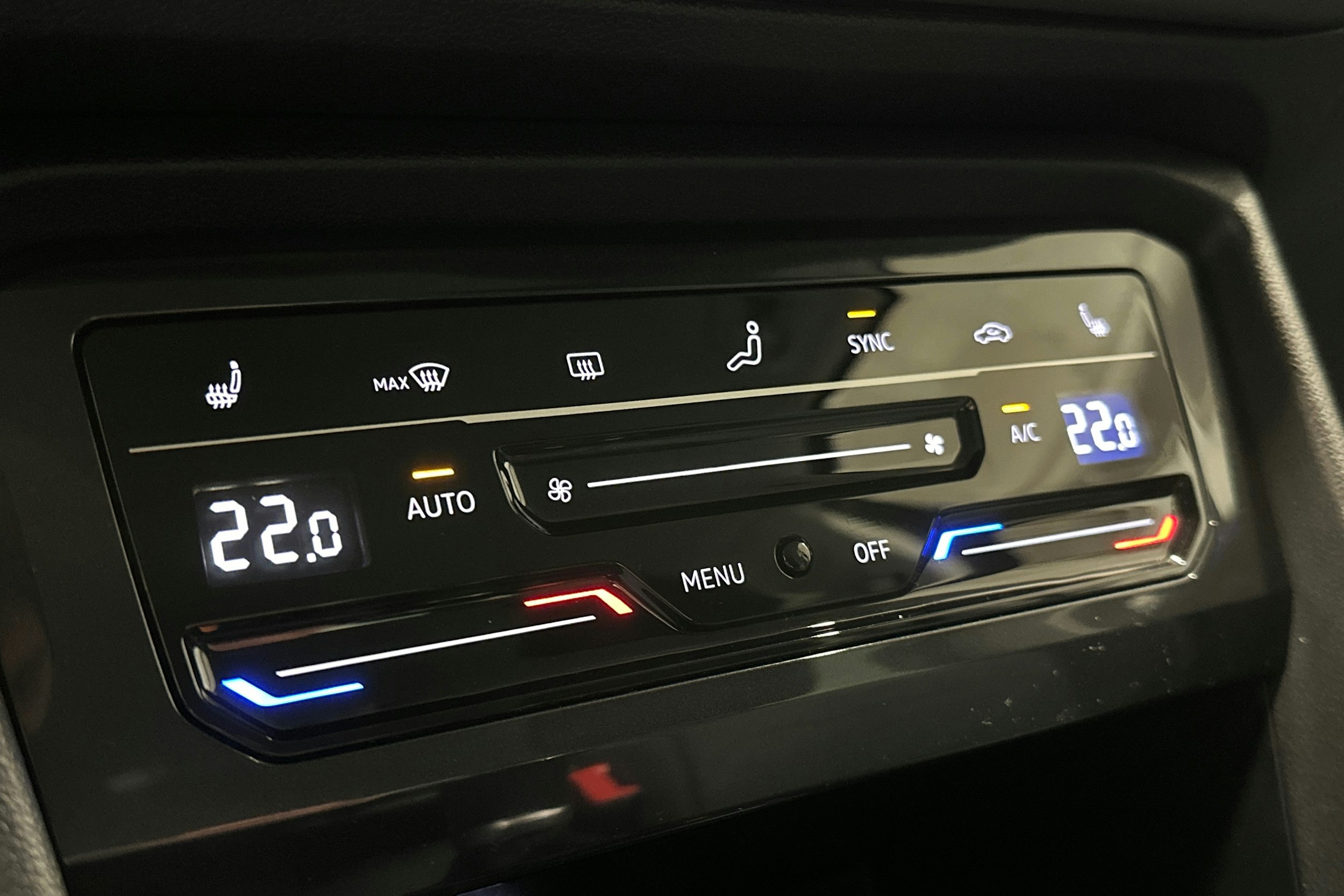 harmaa Volkswagen Tiguan 2023 kuva 26.