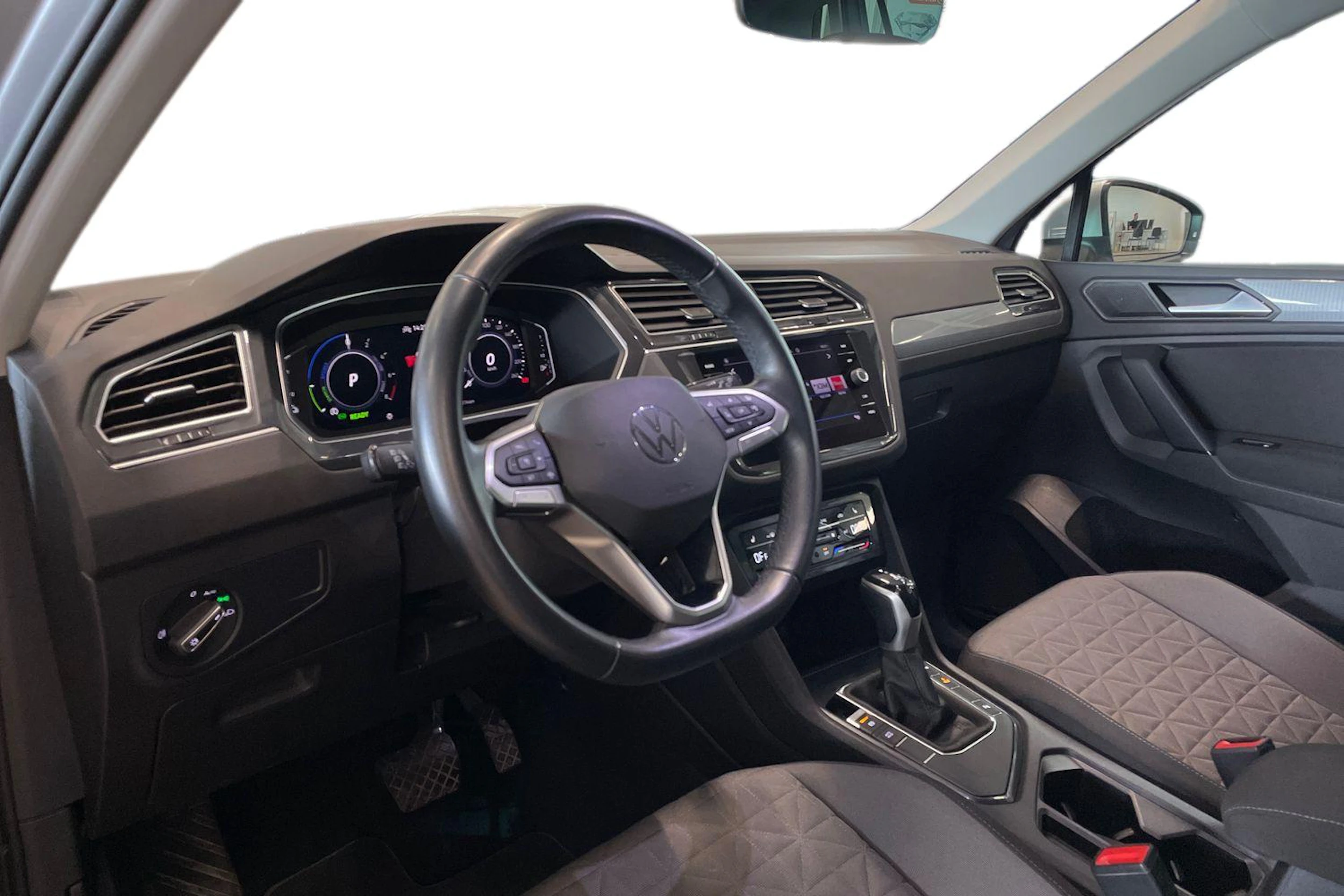 harmaa Volkswagen Tiguan 2023 kuva 6.
