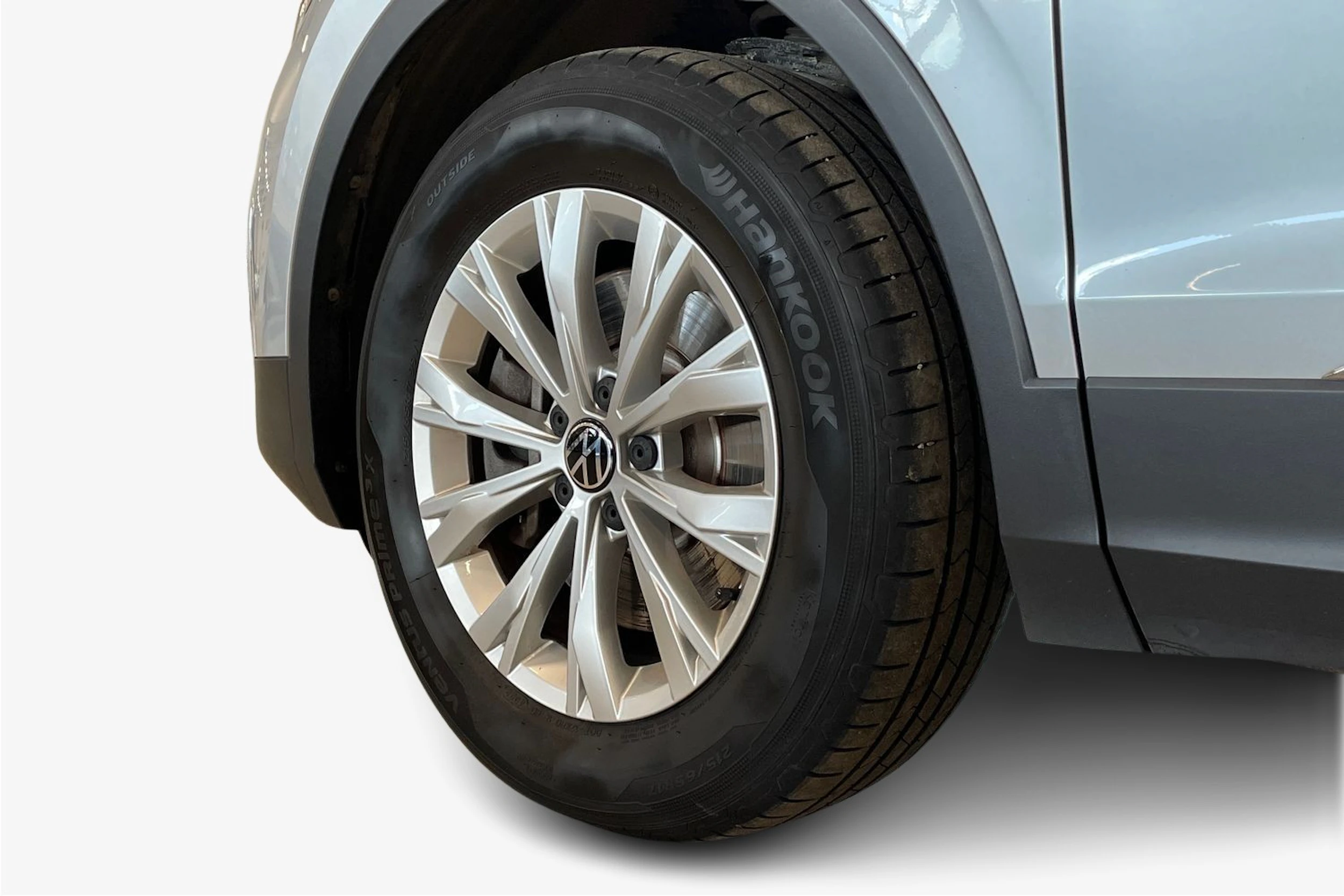 harmaa Volkswagen Tiguan 2023 kuva 9.