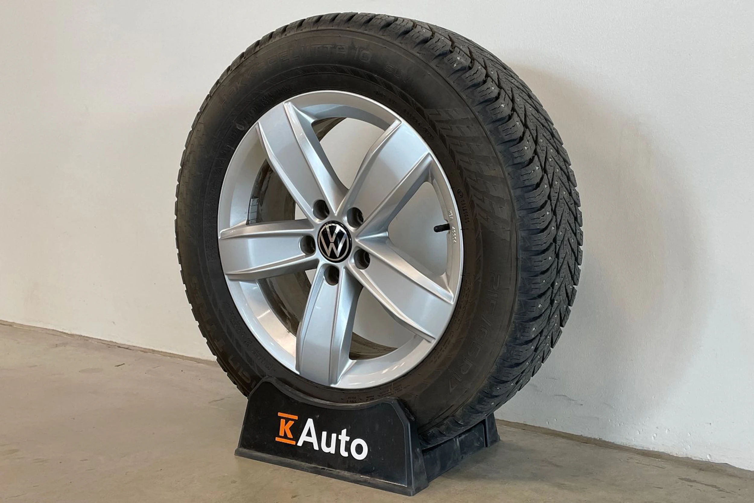 harmaa Volkswagen Tiguan 2023 kuva 10.