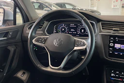 harmaa Volkswagen Tiguan 2023 kuva 12.