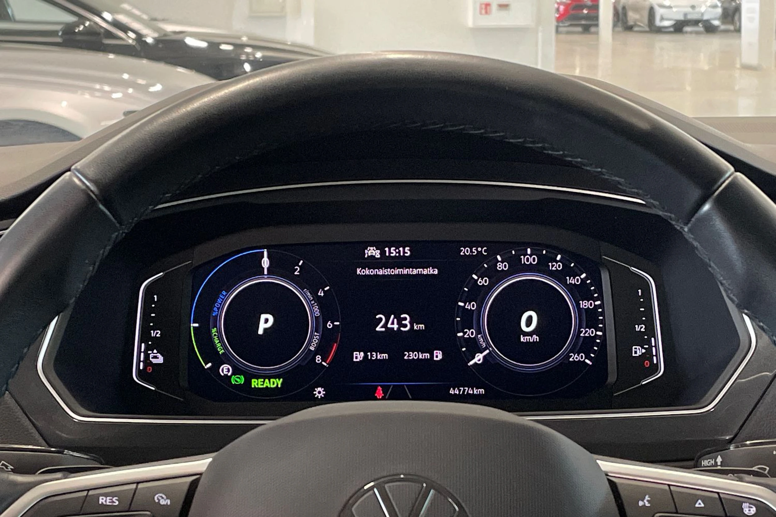 harmaa Volkswagen Tiguan 2023 kuva 13.