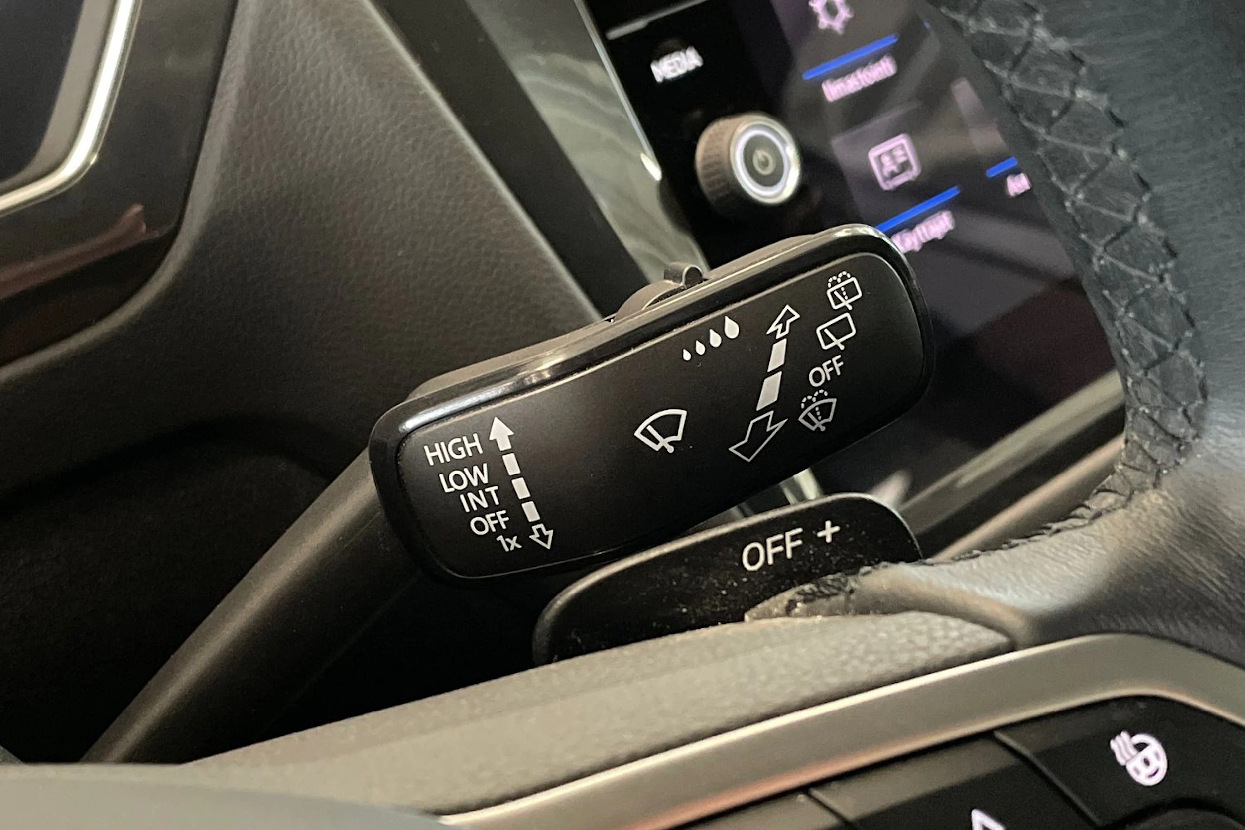harmaa Volkswagen Tiguan 2023 kuva 14.