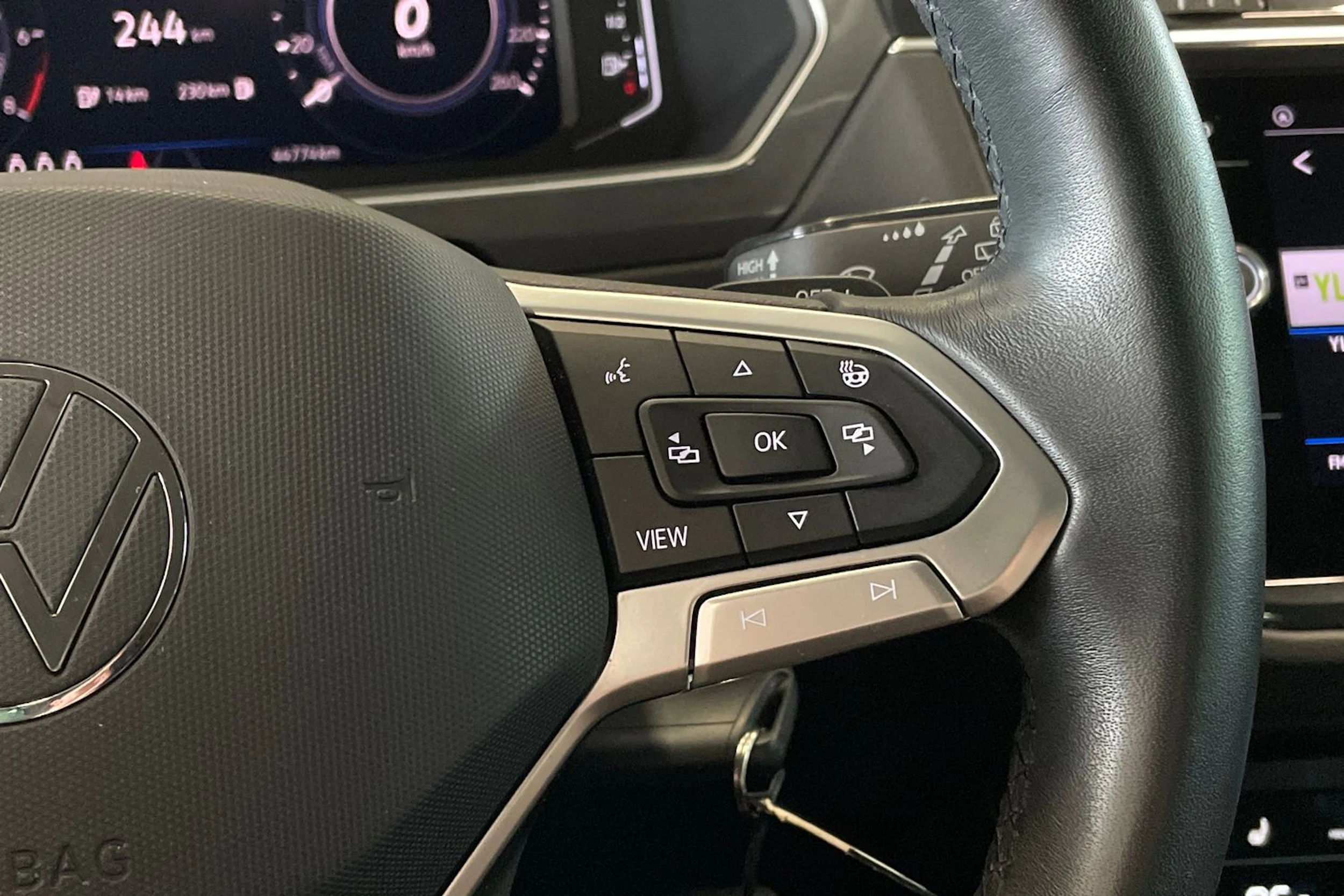 harmaa Volkswagen Tiguan 2023 kuva 15.