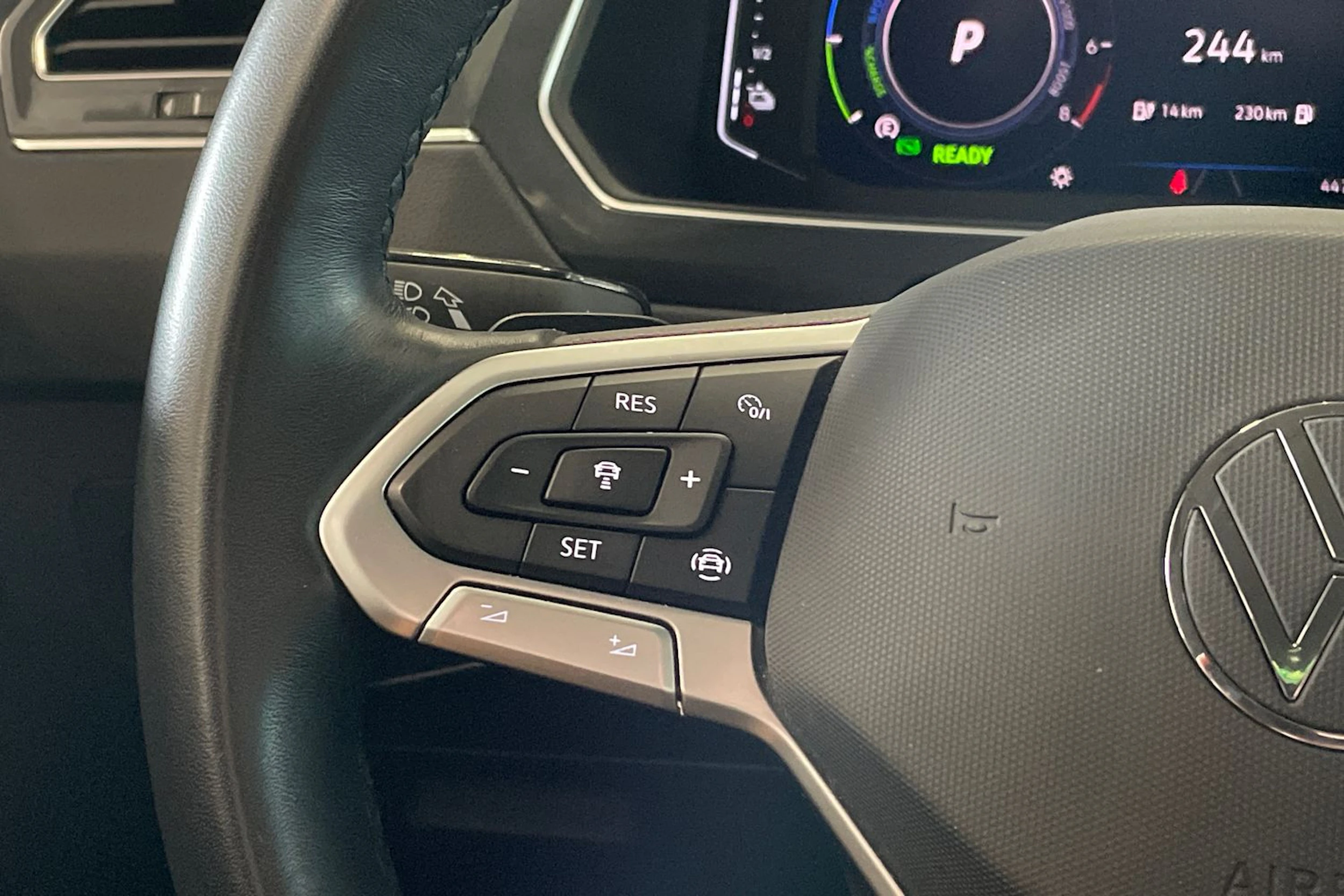 harmaa Volkswagen Tiguan 2023 kuva 16.