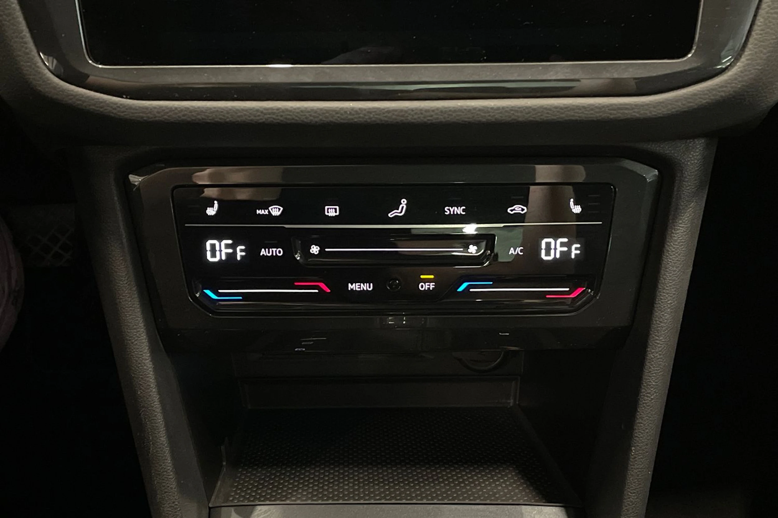 harmaa Volkswagen Tiguan 2023 kuva 22.