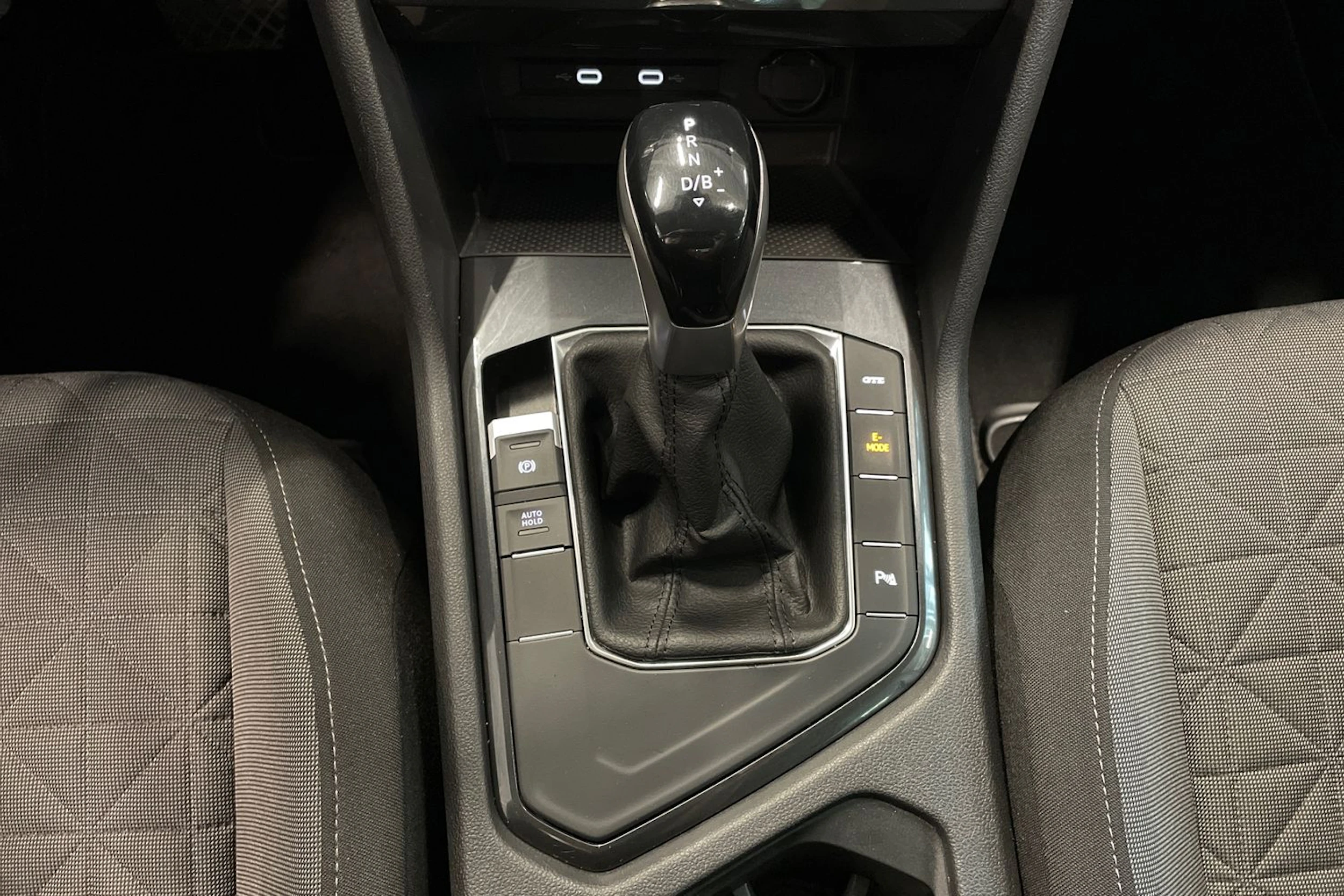 harmaa Volkswagen Tiguan 2023 kuva 23.