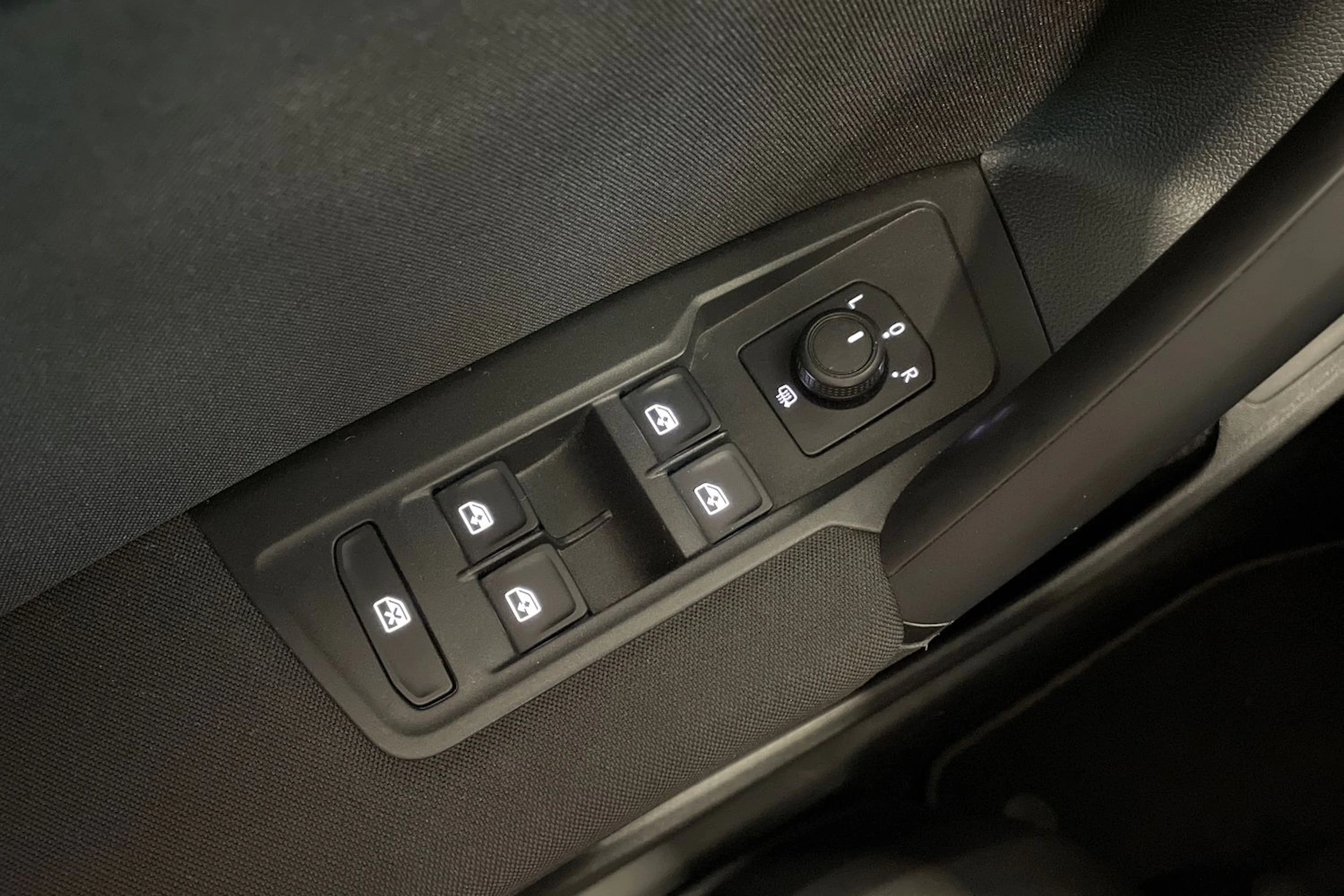 harmaa Volkswagen Tiguan 2023 kuva 24.