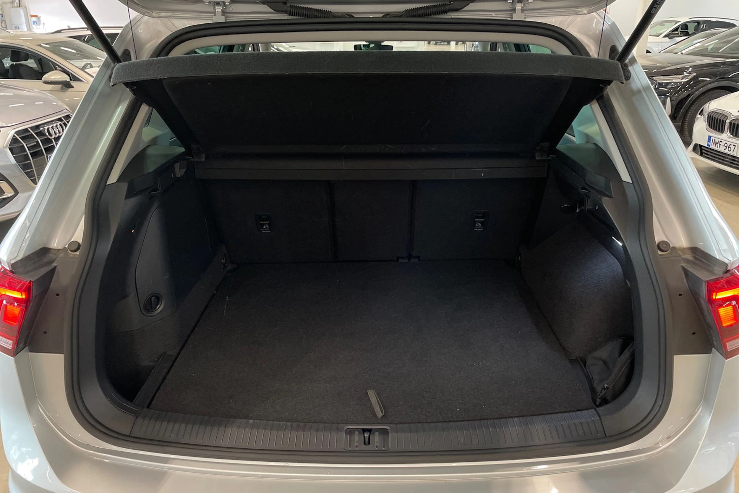 harmaa Volkswagen Tiguan 2023 kuva 26.