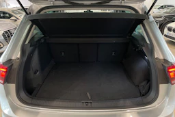 harmaa Volkswagen Tiguan 2023 kuva 26.