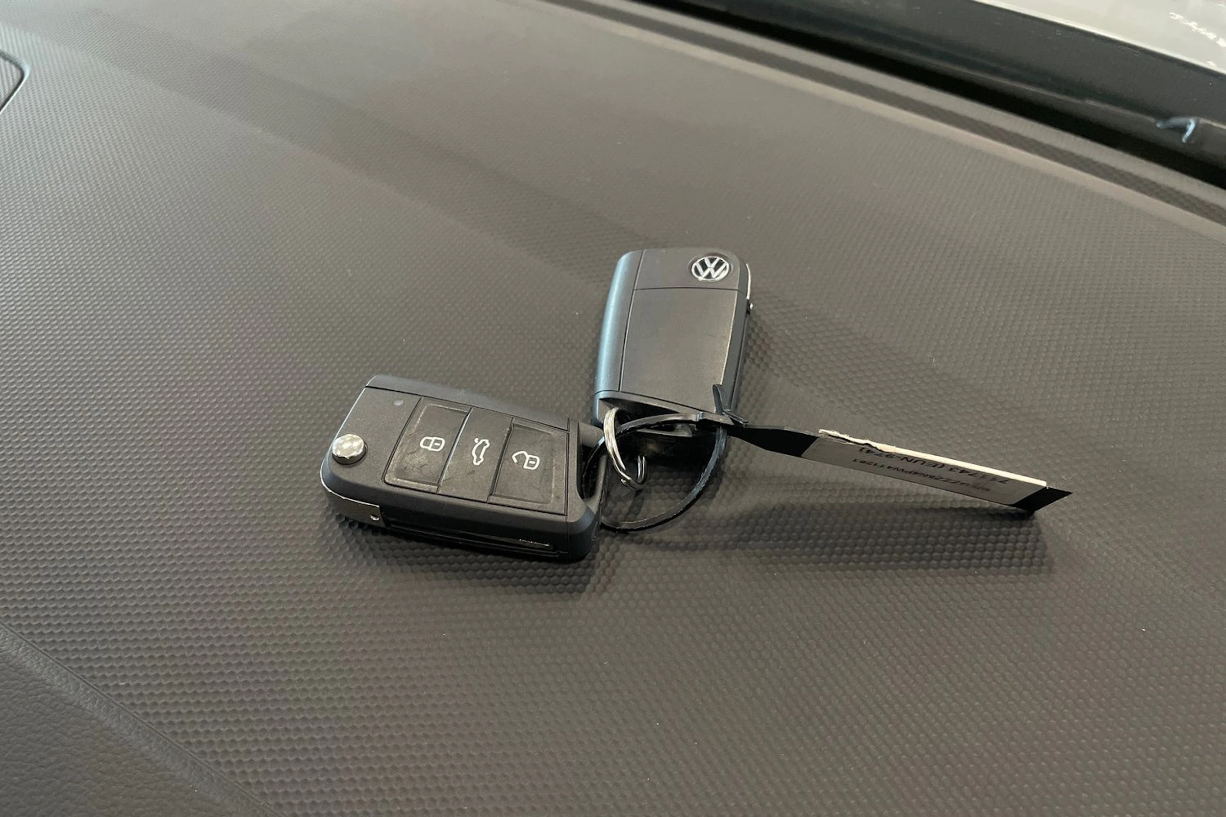 harmaa Volkswagen Tiguan 2023 kuva 29.