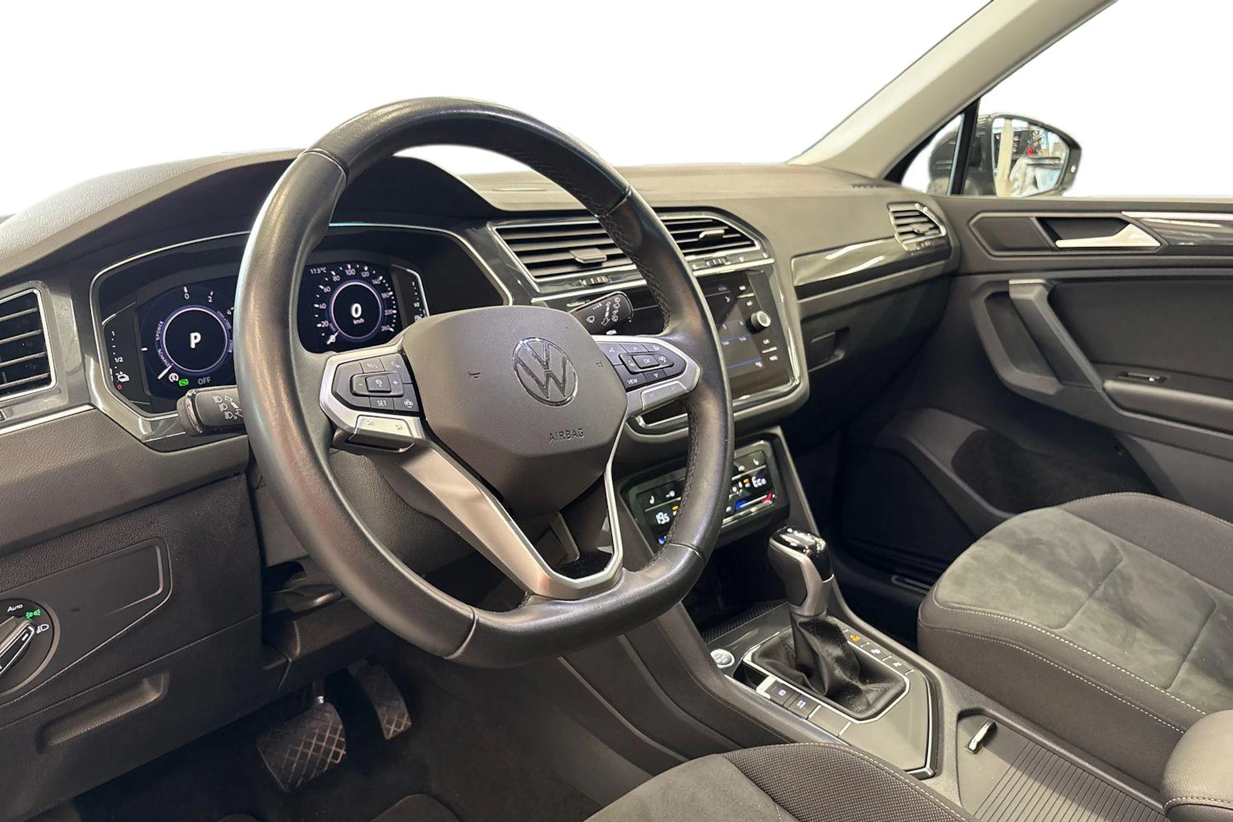 harmaa Volkswagen Tiguan 2023 kuva 6.