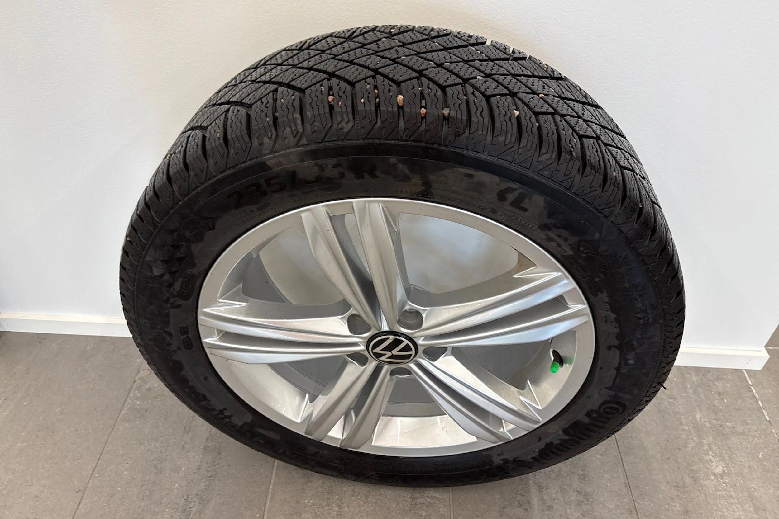 harmaa Volkswagen Tiguan 2023 kuva 10.