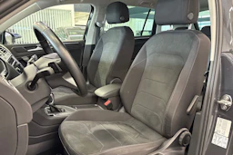 harmaa Volkswagen Tiguan 2023 kuva 11.