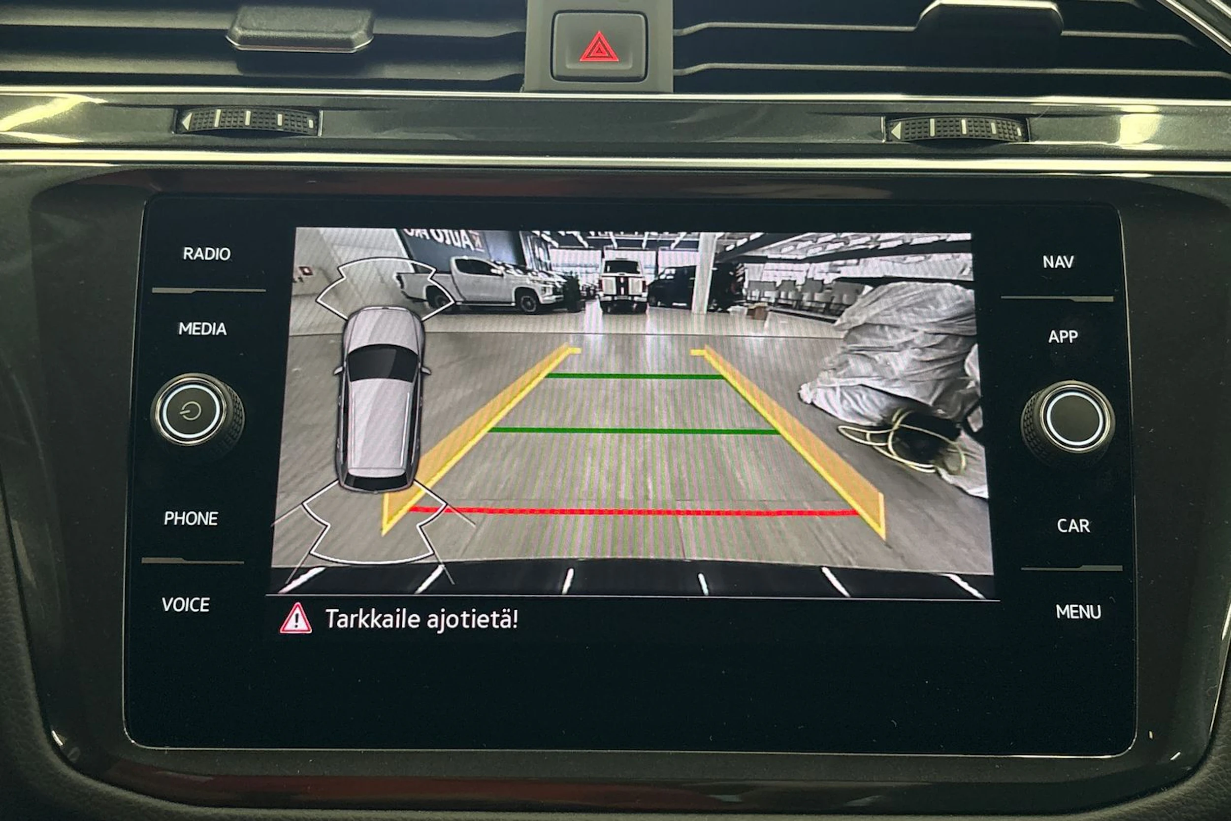 harmaa Volkswagen Tiguan 2023 kuva 12.