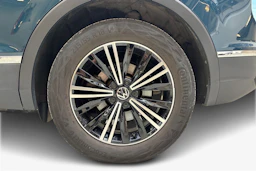 met. sininen Volkswagen Tiguan 2024 kuva 12.