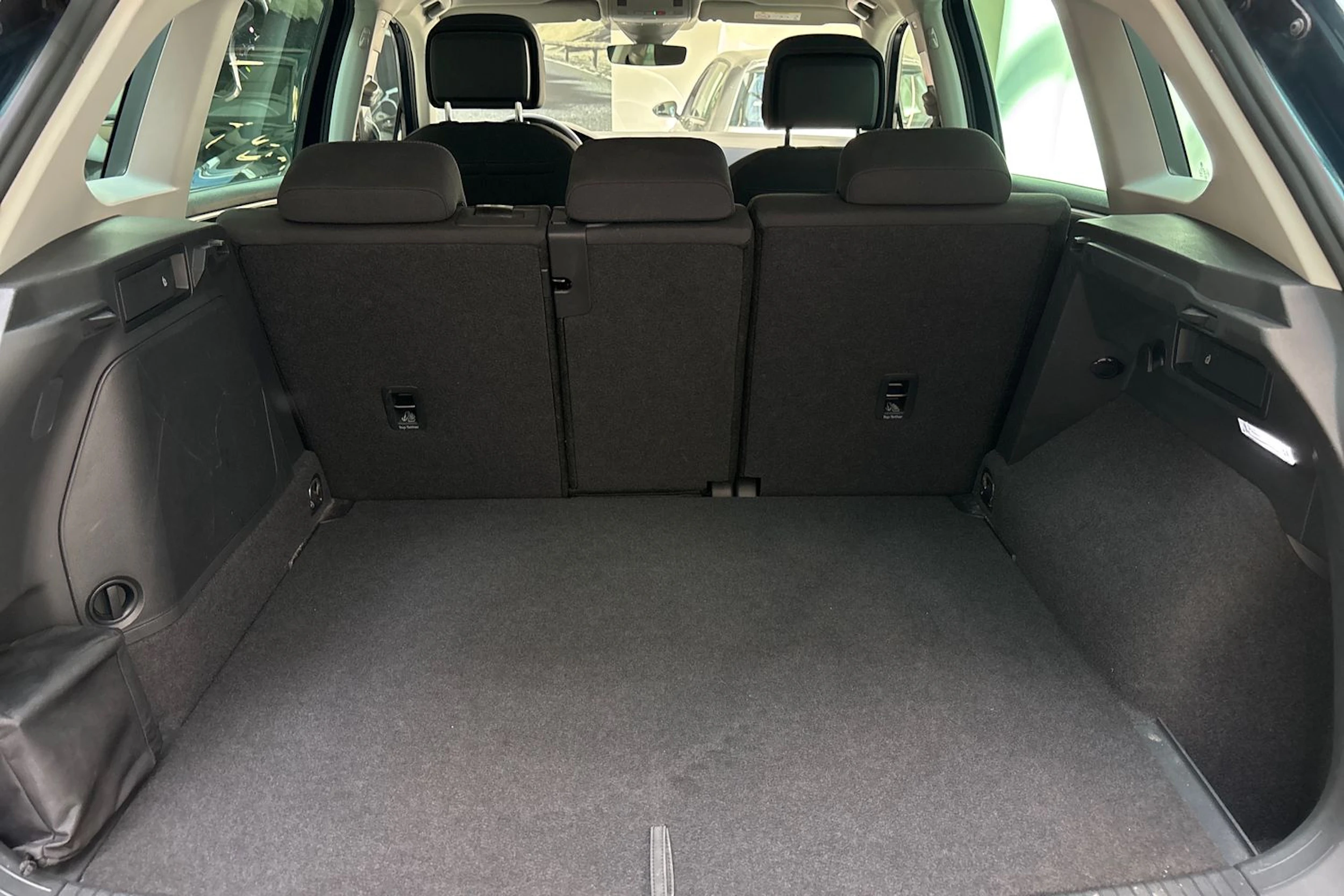 met. sininen Volkswagen Tiguan 2024 kuva 16.