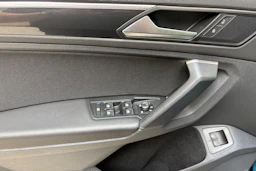 met. sininen Volkswagen Tiguan 2024 kuva 18.