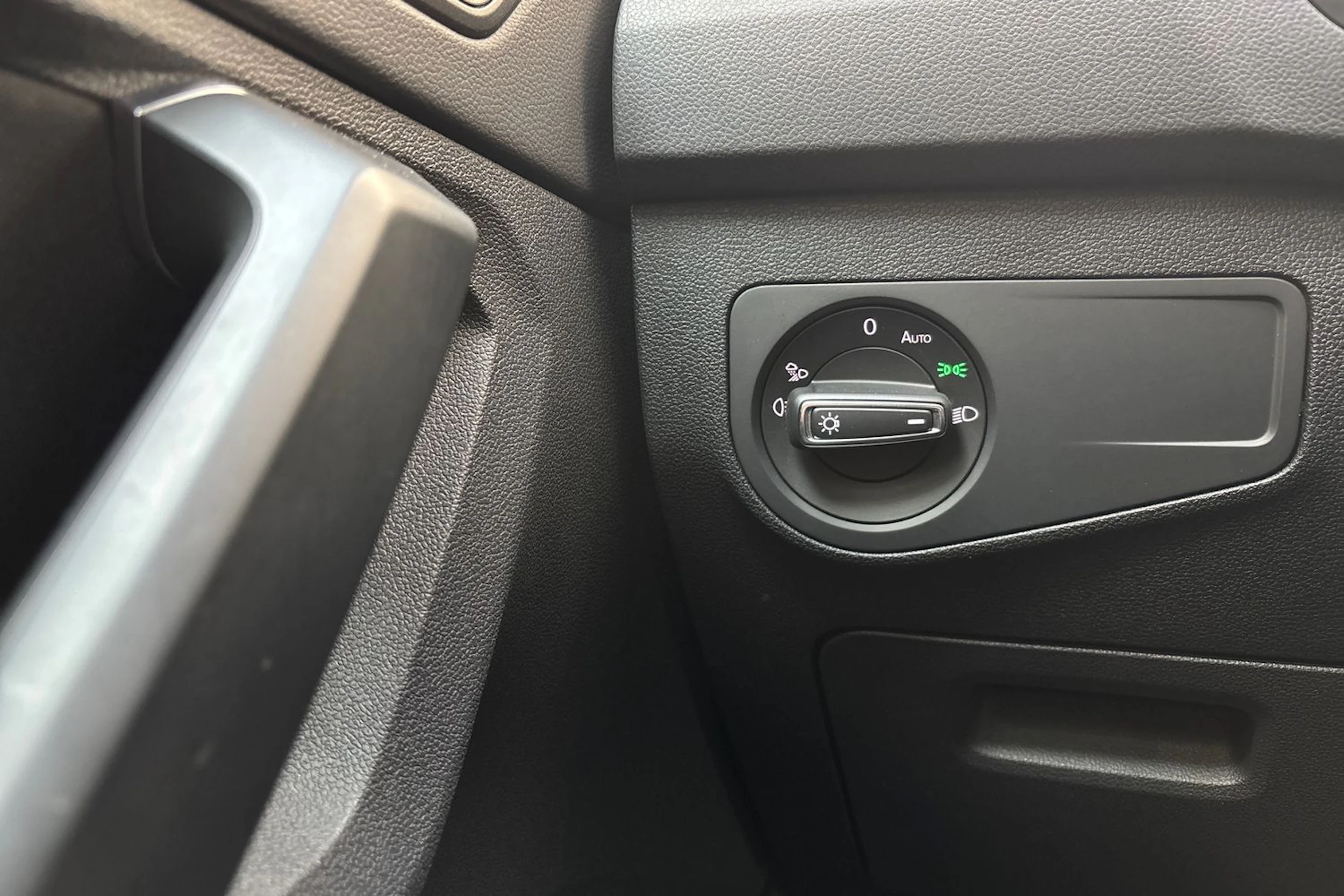 met. sininen Volkswagen Tiguan 2024 kuva 19.