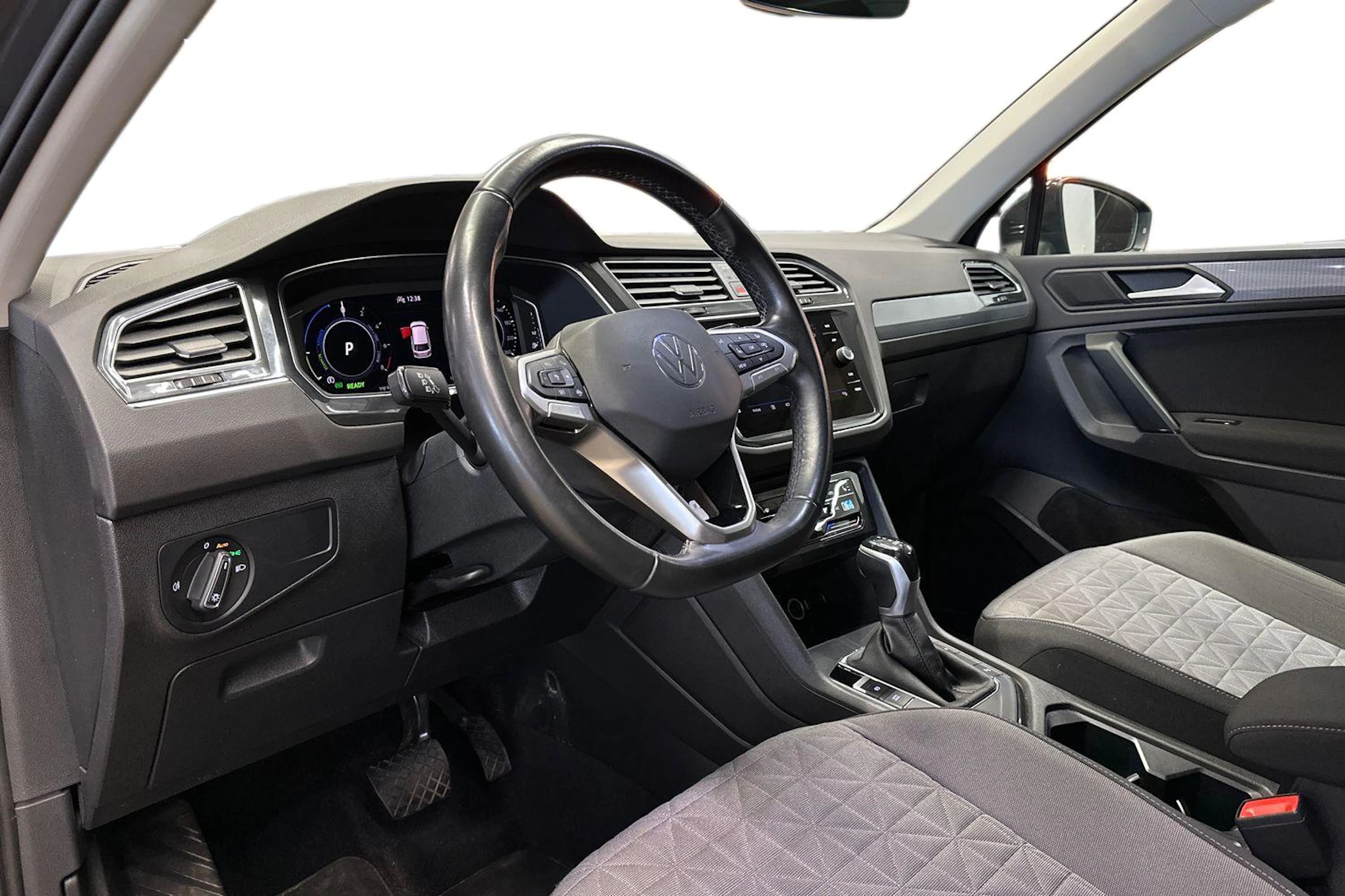 harmaa Volkswagen Tiguan 2023 kuva 8.