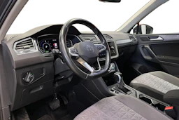 harmaa Volkswagen Tiguan 2023 kuva 8.