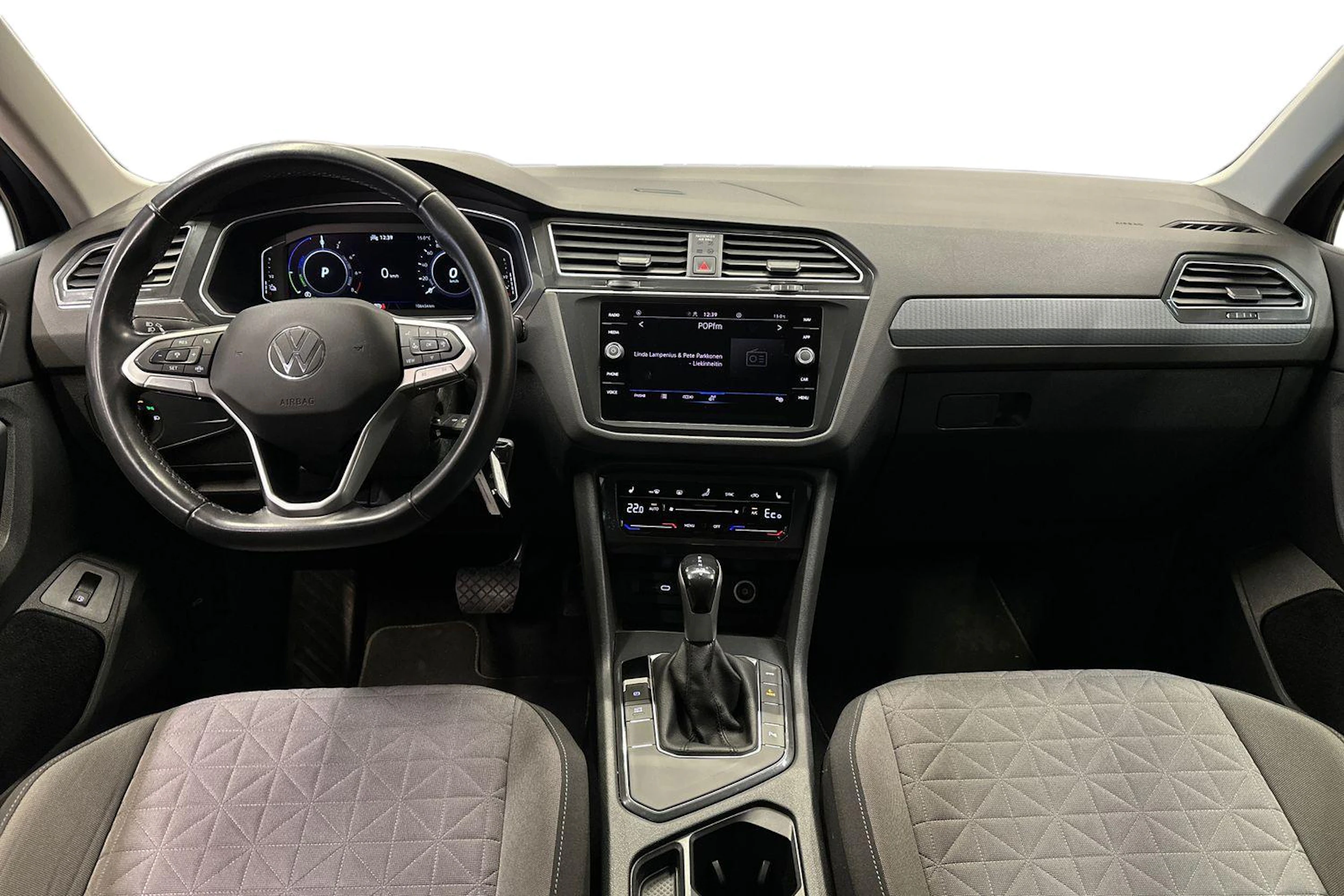 harmaa Volkswagen Tiguan 2023 kuva 9.
