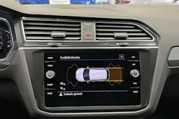 harmaa Volkswagen Tiguan 2023 kuva 18.