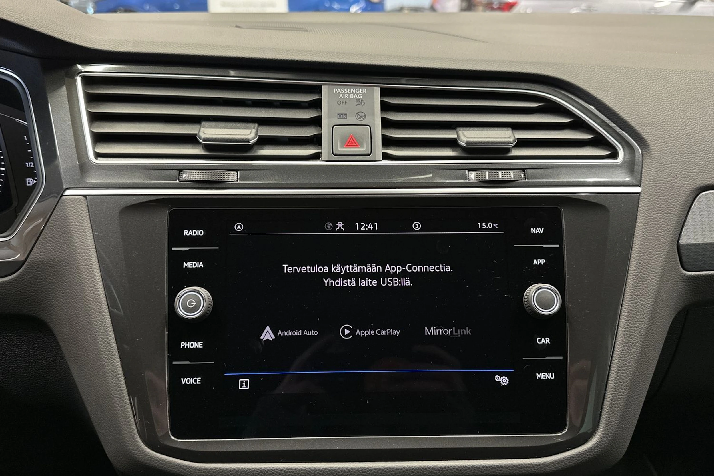 harmaa Volkswagen Tiguan 2023 kuva 19.