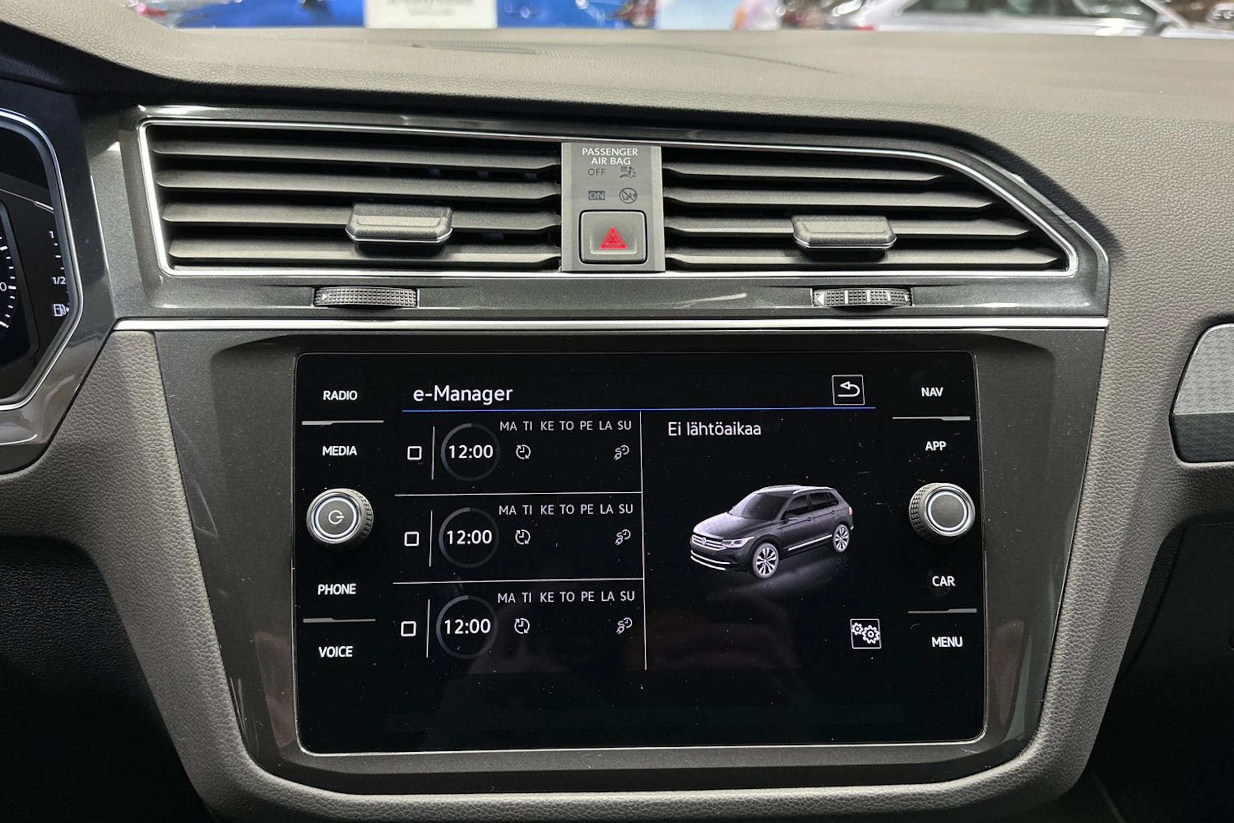 harmaa Volkswagen Tiguan 2023 kuva 20.