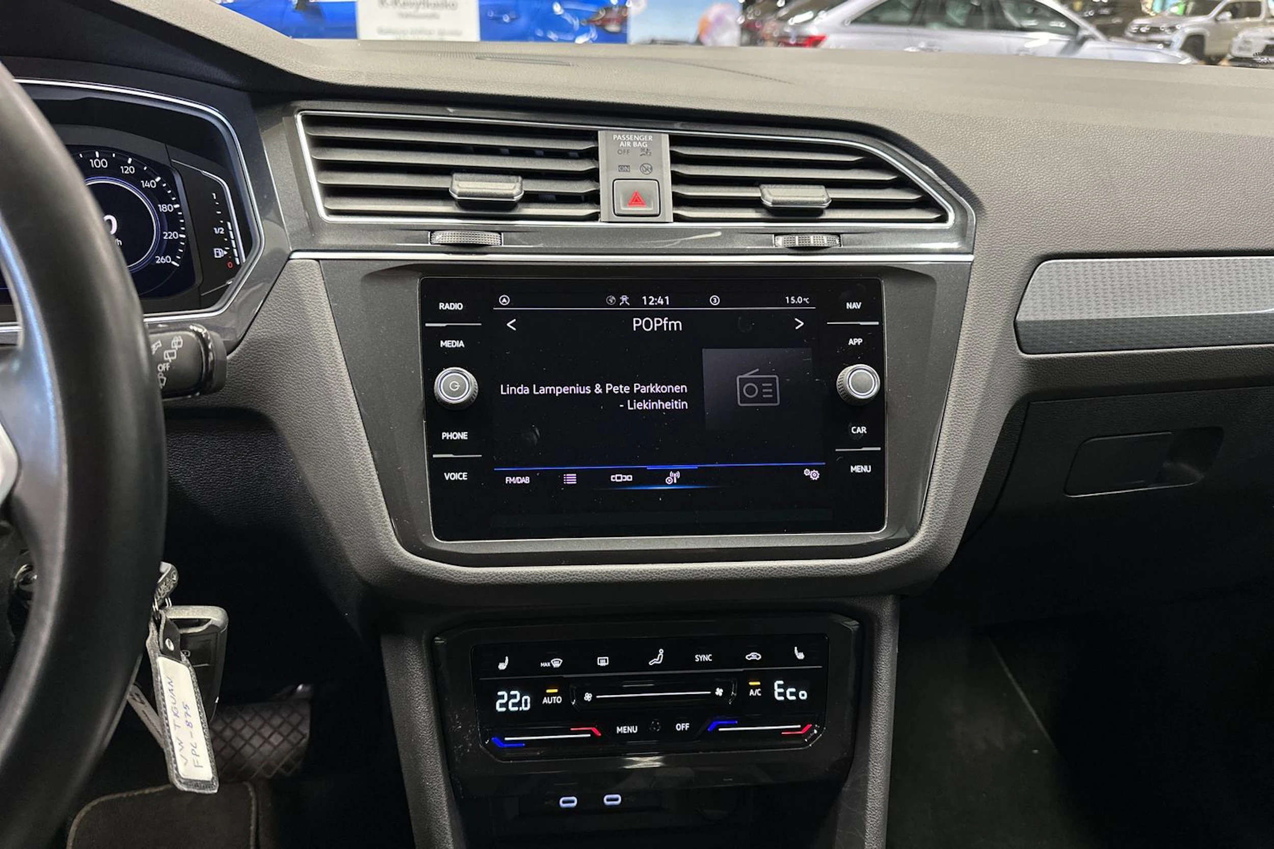 harmaa Volkswagen Tiguan 2023 kuva 22.