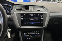 harmaa Volkswagen Tiguan 2023 kuva 22.
