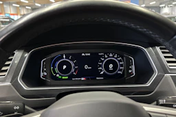 harmaa Volkswagen Tiguan 2023 kuva 23.