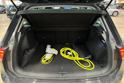 harmaa Volkswagen Tiguan 2023 kuva 28.