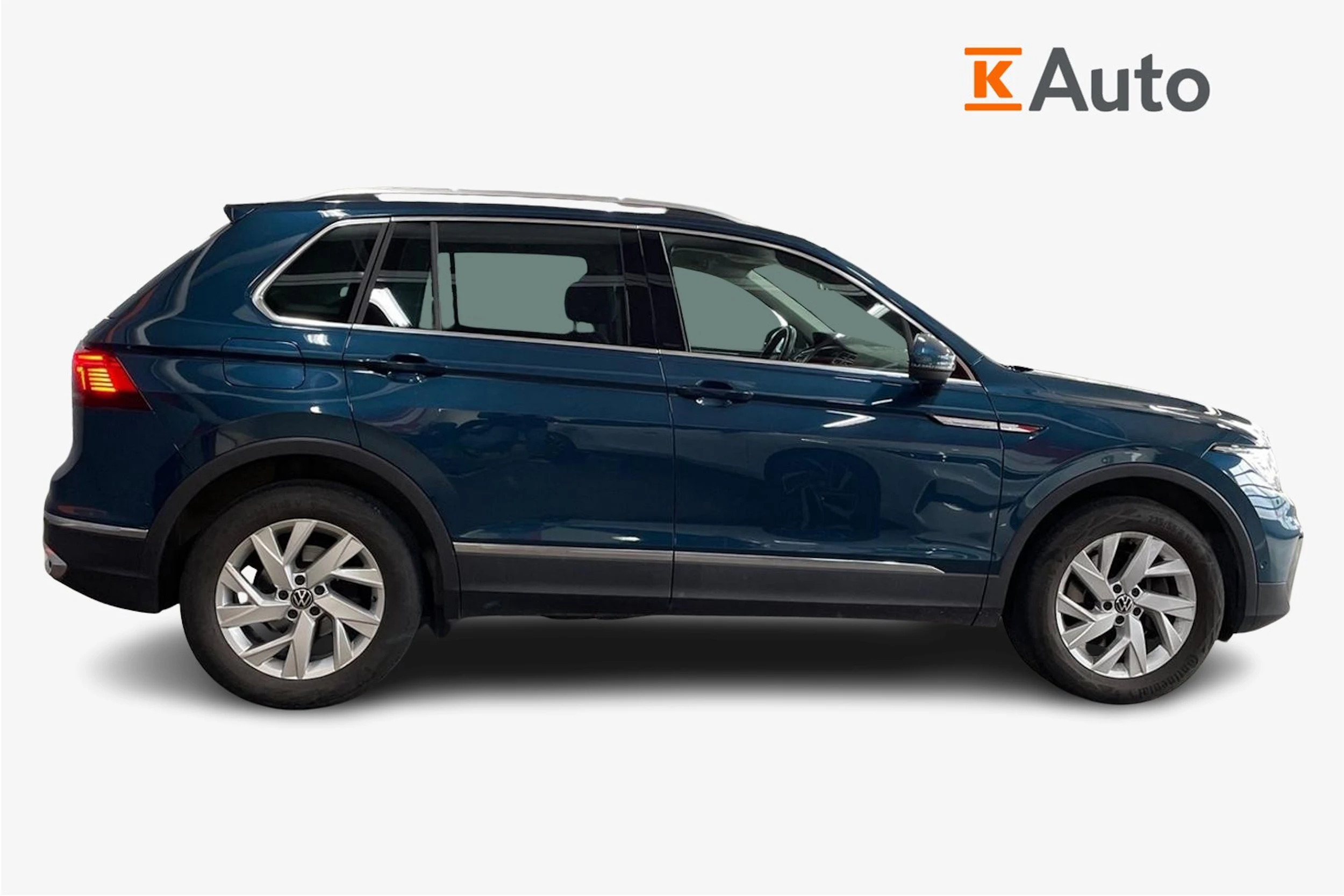 Sininen Volkswagen Tiguan 2023 kuva 7.