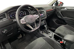 Sininen Volkswagen Tiguan 2023 kuva 8.
