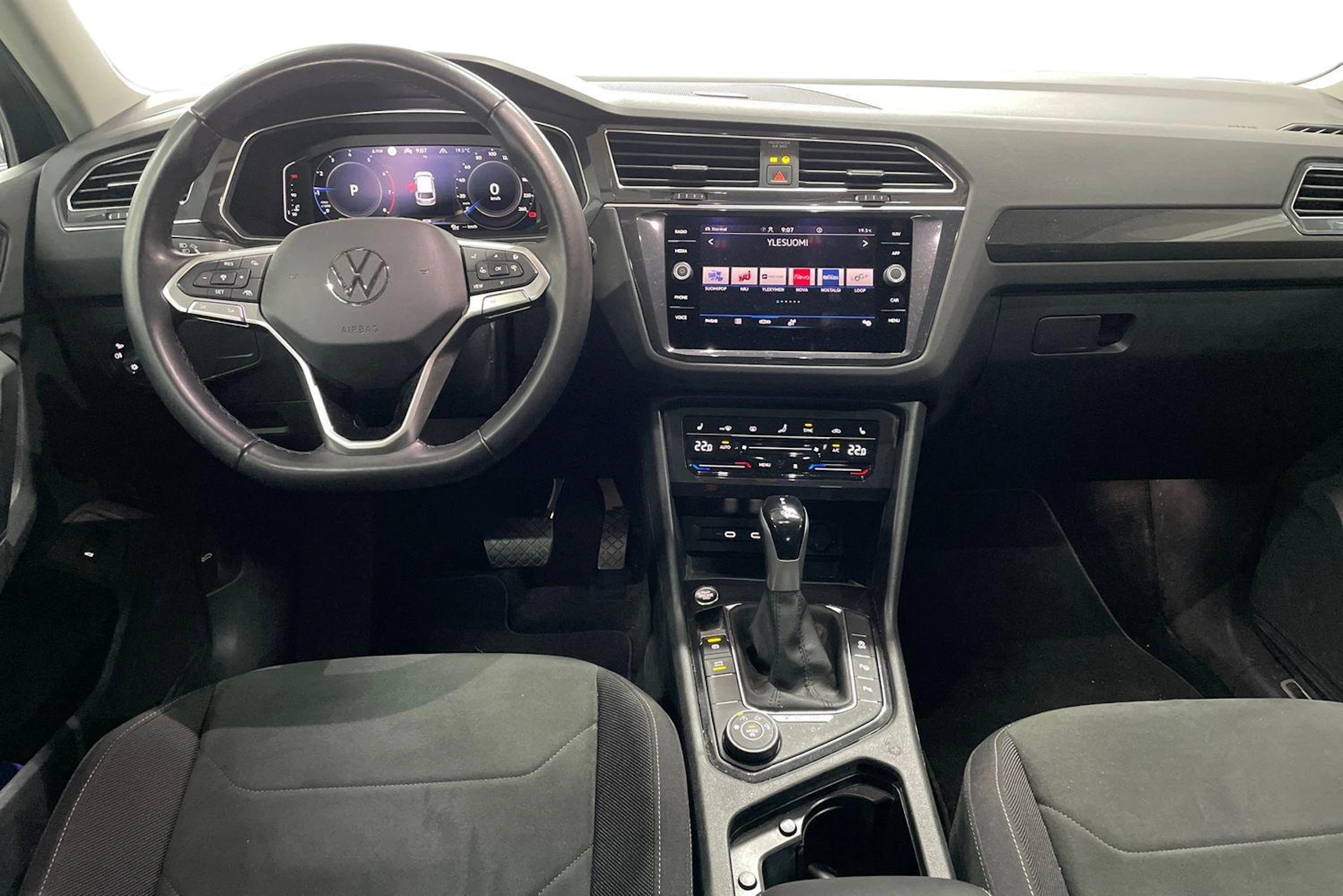 Sininen Volkswagen Tiguan 2023 kuva 9.