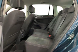 Sininen Volkswagen Tiguan 2023 kuva 11.