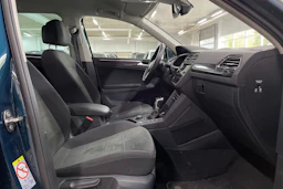 Sininen Volkswagen Tiguan 2023 kuva 15.