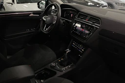 Sininen Volkswagen Tiguan 2023 kuva 16.