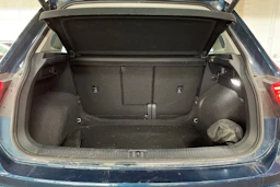 Sininen Volkswagen Tiguan 2023 kuva 17.